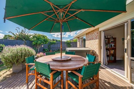 Photo of property in 5 Holcombe Drive, Paraparaumu, 5032