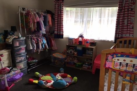 Photo of property in 1/29 Ridgewood Crescent, Birkenhead, Auckland, 0626