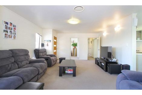 Photo of property in 1/7 Mannering Place, Hillcrest, Auckland, 0627