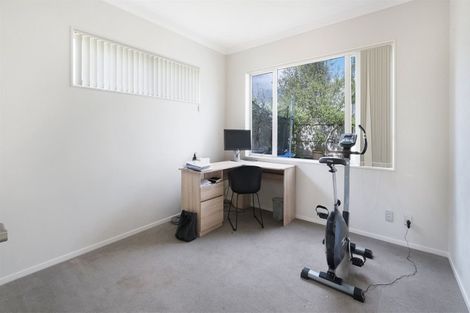 Photo of property in 5 Mulroy Place, Pinehill, Auckland, 0632