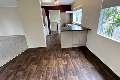 Photo of property in 2/34 Sandgate Avenue, Botany Downs, Auckland, 2010