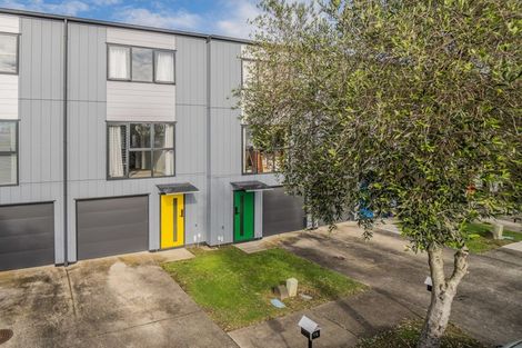 Photo of property in 10 Kevale Place, Manurewa, Auckland, 2102