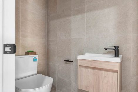 Photo of property in 18 Mariners View Road, Beach Haven, Auckland, 0626