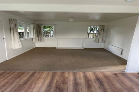 Photo of property in 3 Gloria Avenue, Te Atatu Peninsula, Auckland, 0610