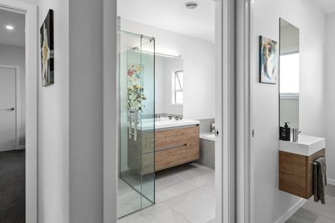 Photo of property in 7 Willow Brook Place, Clive, 4102