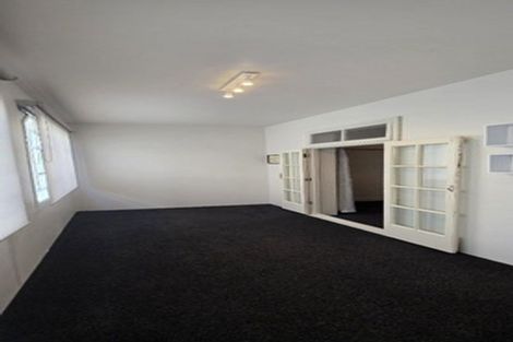 Photo of property in Devonport Apartments, 31/127 Saint Aubyn Street, New Plymouth, 4310