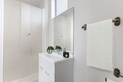 Photo of property in 62 Hutchinsons Road, Bucklands Beach, Auckland, 2014