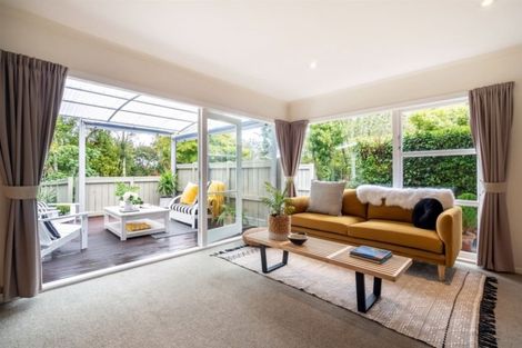 Photo of property in 1/72 Roseberry Avenue, Birkenhead, Auckland, 0626