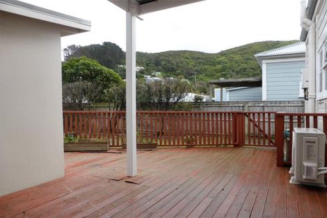 Photo of property in 9 Medway Street, Island Bay, Wellington, 6023