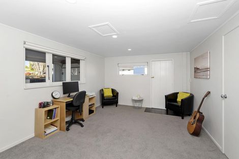 Photo of property in 100 Tiroroa Avenue, Te Atatu South, Auckland, 0610