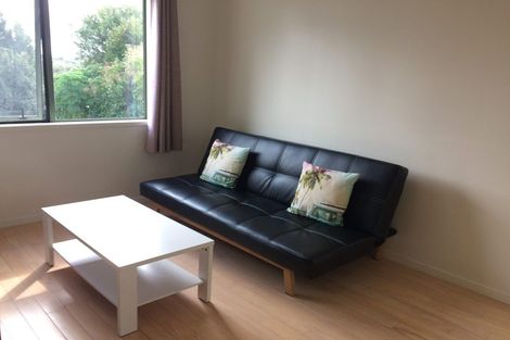 Photo of property in 2/5 Kilham Avenue, Northcote, Auckland, 0627