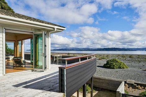 Photo of property in 42 Pukatea Street, Eastbourne, Lower Hutt, 5013