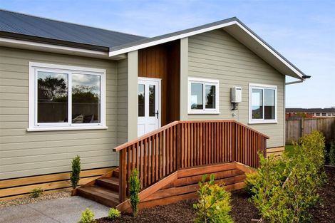 Photo of property in 25 Maple Crescent, Whalers Gate, New Plymouth, 4310