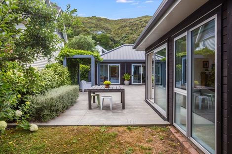 Photo of property in 383 Muritai Road, Eastbourne, Lower Hutt, 5013