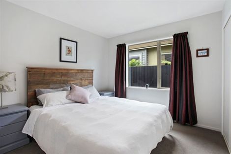 Photo of property in 5 Whio Close, Parklands, Christchurch, 8083