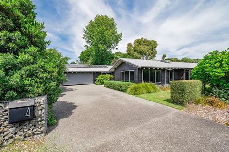Photo of property in 4 Ferndale Drive, Waikanae, 5036