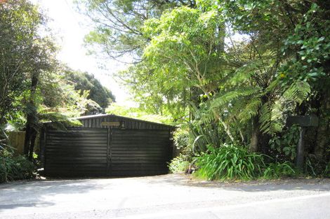 Photo of property in 555 Scenic Drive, Waiatarua, Auckland, 0612