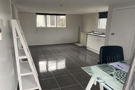 Photo of property in 41 Thornlow Street, Glendene, Auckland, 0602