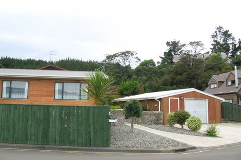 Photo of property in 2 Monarch Grove, Maoribank, Upper Hutt, 5018