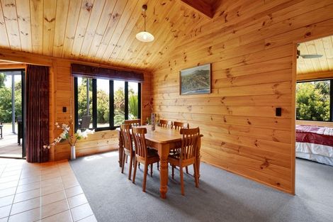 Photo of property in 125 Wairau Road, Oakura, 4314