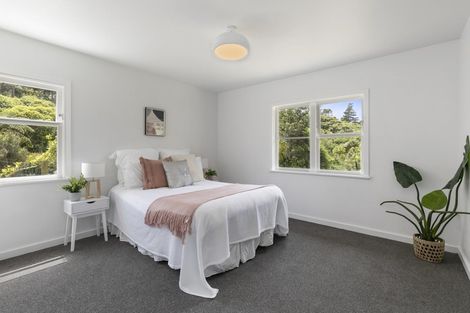 Photo of property in 138 Miromiro Road, Normandale, Lower Hutt, 5010