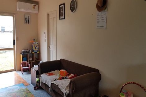 Photo of property in 3 Butia Avenue, Henderson, Auckland, 0612