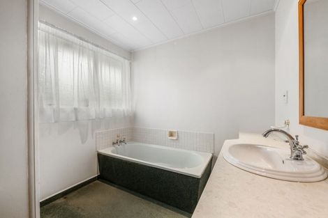 Photo of property in 28 Brightwater Crescent, Totara Park, Upper Hutt, 5018