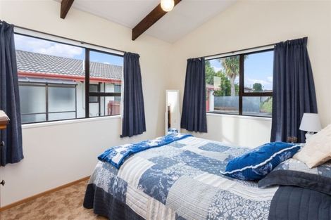 Photo of property in 2/92c Englefield Road, Northwood, Christchurch, 8051