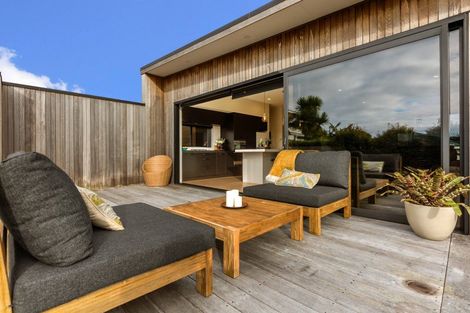 Photo of property in 1156a South Road, Oakura, 4314