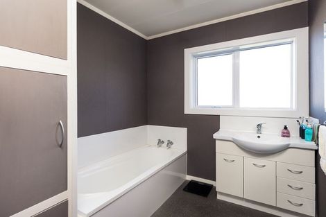 Photo of property in 50 Rhodes Street, Waimate, 7924