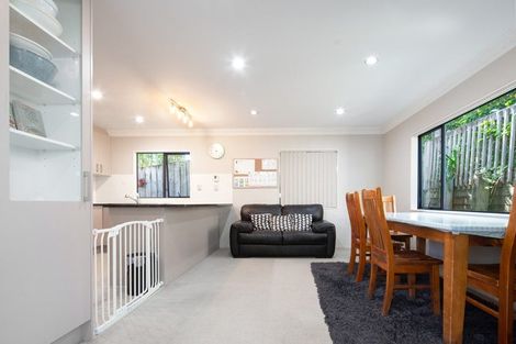 Photo of property in 1 Mana Lane, Pinehill, Auckland, 0632