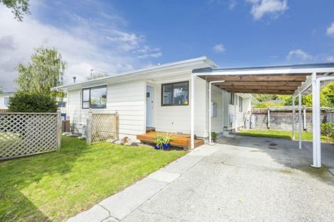 Photo of property in 2/6 Gemstone Drive, Birchville, Upper Hutt, 5018