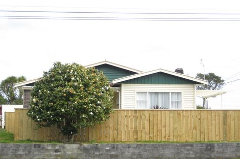 Photo of property in 19 Omata Road, Westown, New Plymouth, 4310