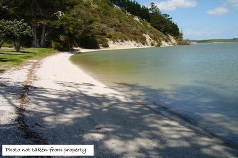 Photo of property in 29 Oxford Street, Whakapirau, Maungaturoto, 0583