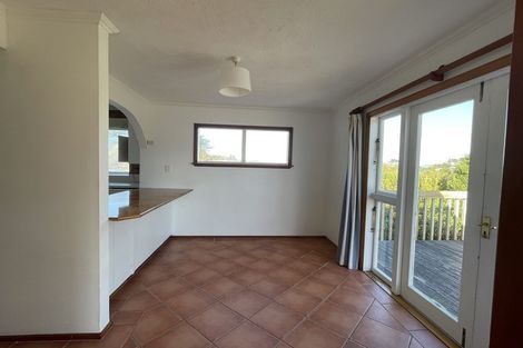 Photo of property in 9 Robert Street, Newlands, Wellington, 6037