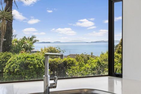 Photo of property in 2/7 Pounamu Place, Shelly Park, Auckland, 2014