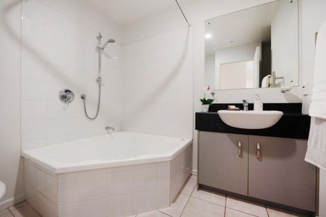Photo of property in Stadium Garden Flats, 304/107 Thorndon Quay, Pipitea, Wellington, 6011