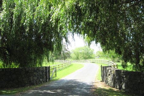 Photo of property in 90 Moontide Road, Kumeu, 0892