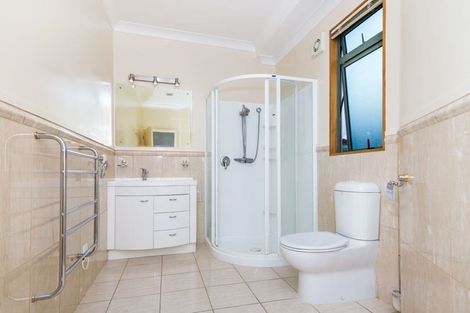 Photo of property in 28 Chesham Avenue, Waipahihi, Taupo, 3330