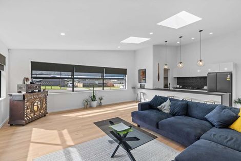 Photo of property in 6 Trevor Mcmiken Drive, Patumahoe, 2679