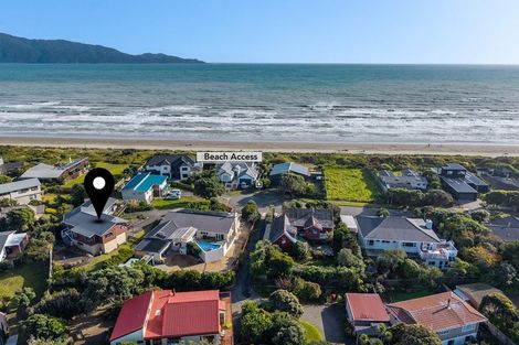 Photo of property in 18 Ara Kuaka, Waikanae Beach, Waikanae, 5036