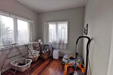 Photo of property in 13 Lavelle Road, Henderson, Auckland, 0612