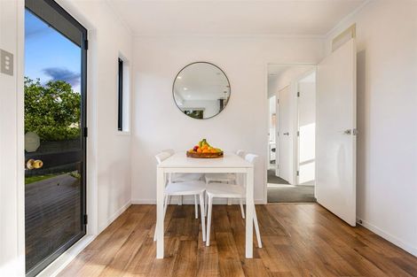 Photo of property in 5 Lowell Place, Massey, Auckland, 0614