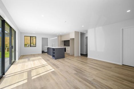 Photo of property in 10b Gradwell Place, Two Mile Bay, Taupo, 3330