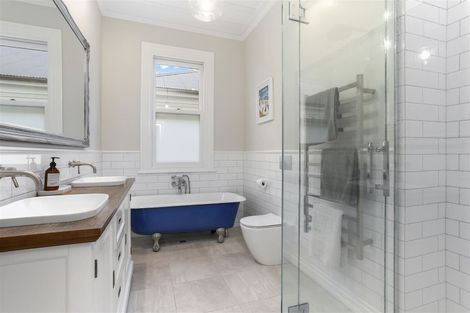 Photo of property in 7 Tui Glen Road, Birkenhead, Auckland, 0626