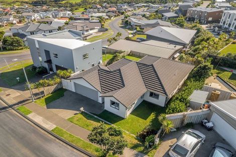 Photo of property in 37 Cedarwood Street, Woodridge, Wellington, 6037