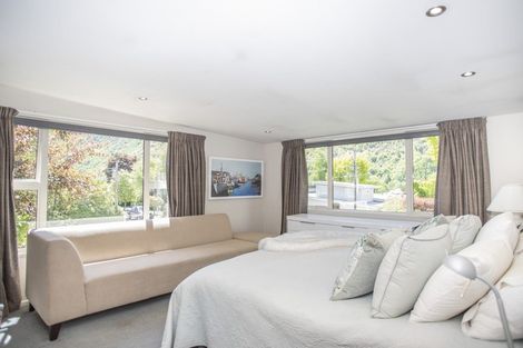 Photo of property in 56 Centennial Avenue, Arrowtown, 9302