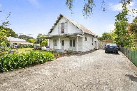 Photo of property in 19 Milne Street, Hunterville, 4730