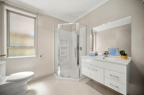 Photo of property in 9 Horizon View Road, Oteha, Auckland, 0632