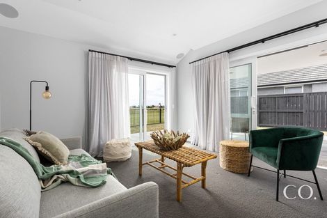 Photo of property in 5 Jeffs Way, Papamoa Beach, Papamoa, 3118